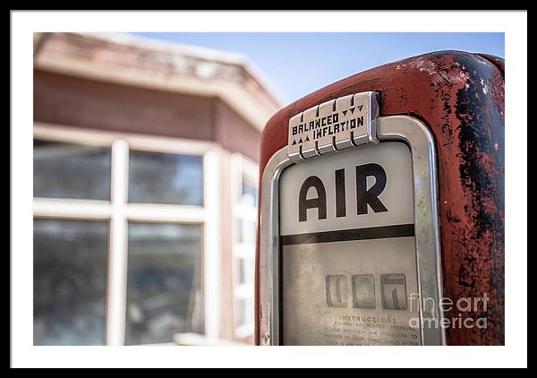 Vintage Air Pump Machine At An Abandoned Gas Station